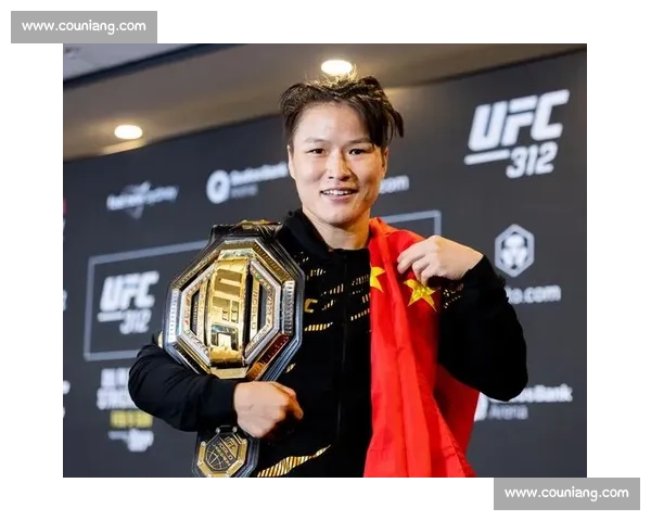 从街头格斗到职业擂台 VS UFC赛事背后的竞技精神与商业博弈探索 从街头格斗到职业擂台 VS UFC赛事背后的竞技精神与商业博弈探索